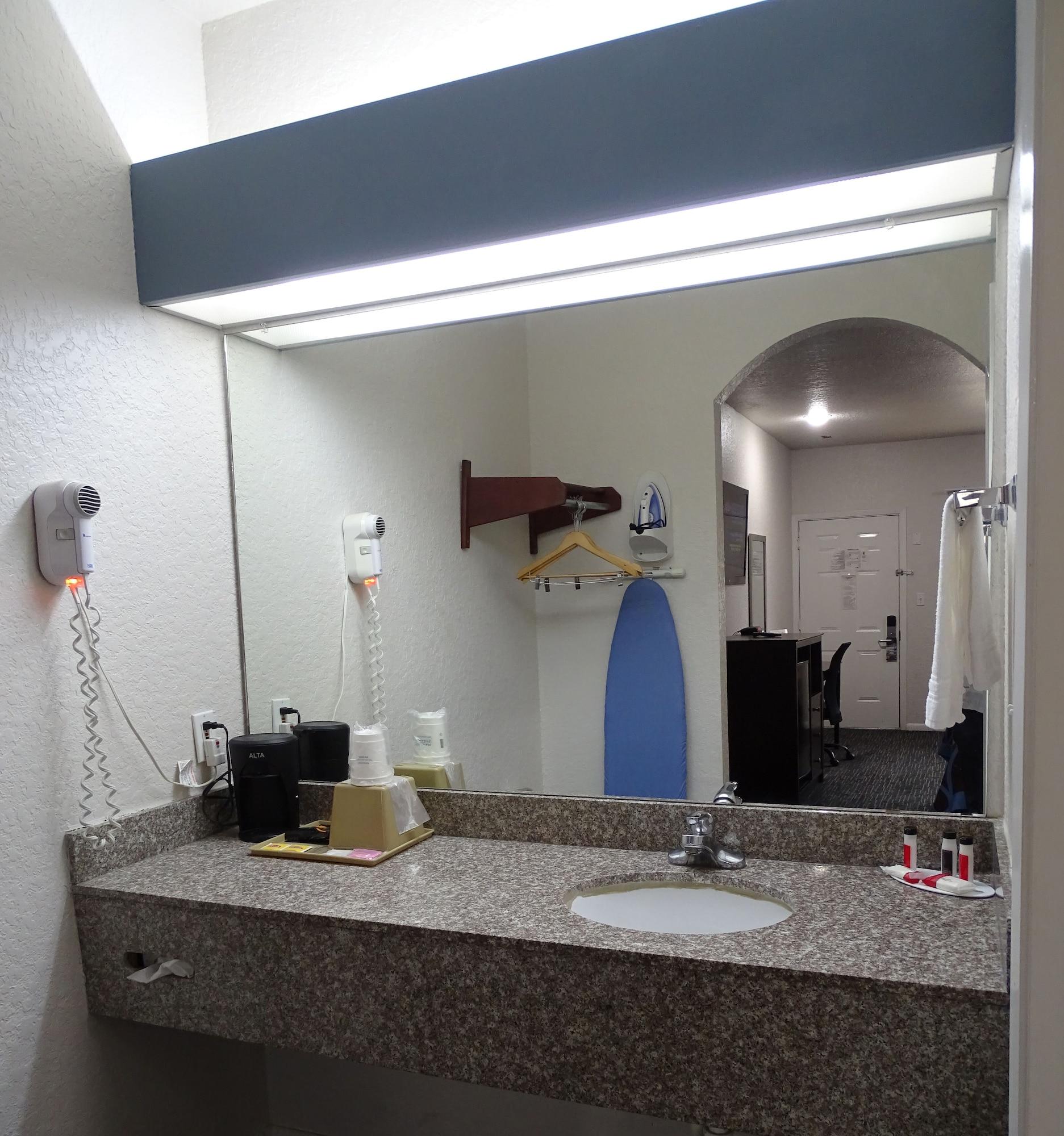 Super 8 By Wyndham Houston/Brookhollow Nw Dış mekan fotoğraf